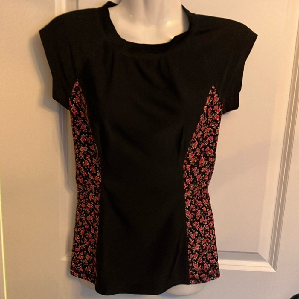 Roxy swim top/rash guard black w/shades of pink &green floral pattern on sides